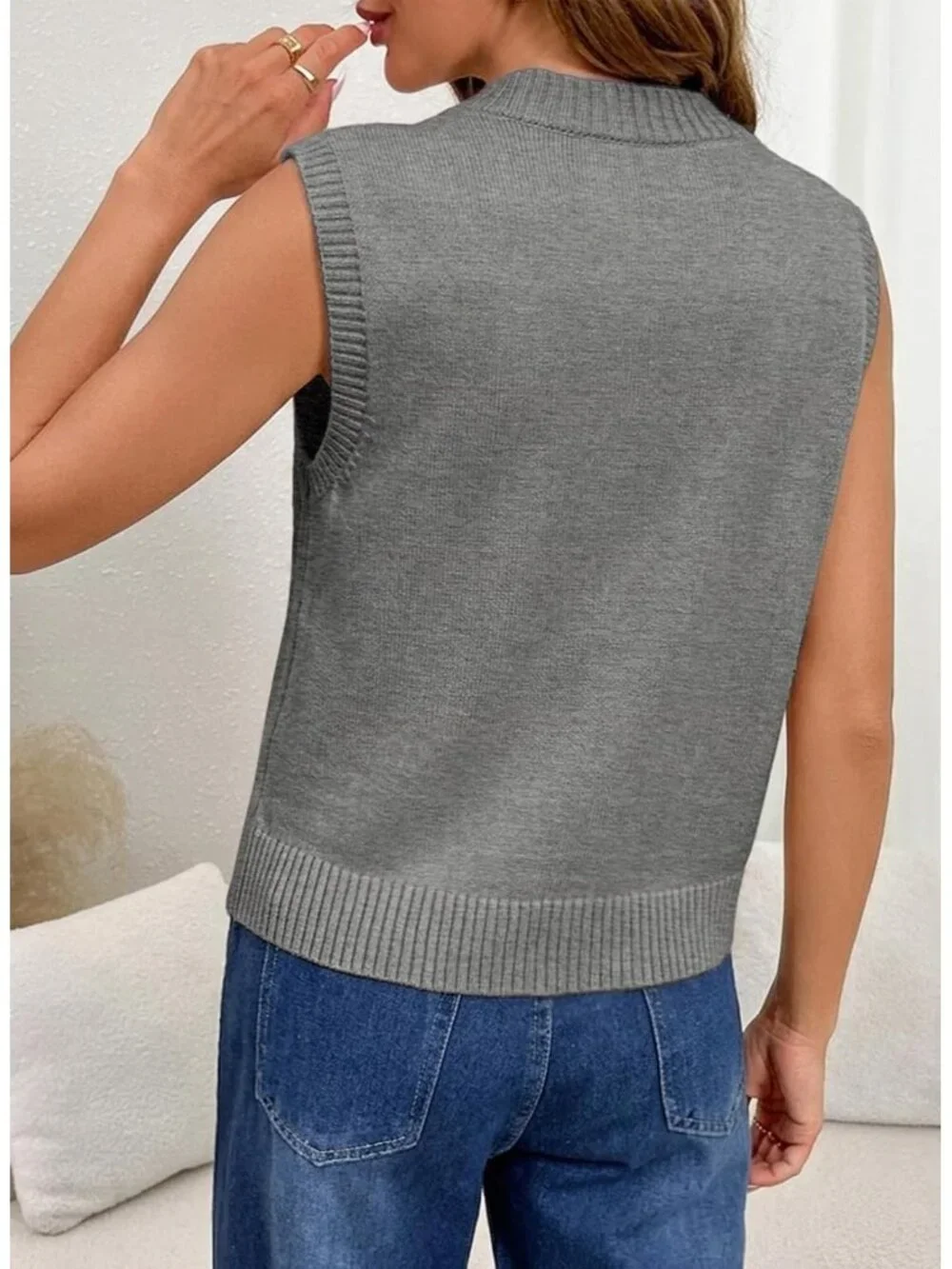 Women's Gray Sleeveless Round Neck Casual Button Decoration Sweater Vest